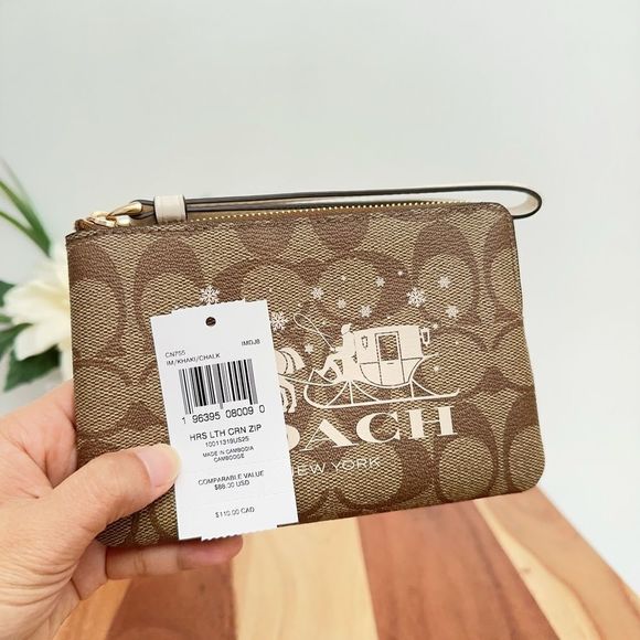 NWT Coach Corner Zip‎ Wristlet In Signature Canvas With Horse And Sleigh